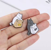 Load image into Gallery viewer, Pins / Badges - Cat with a bag of Fish