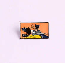 Load image into Gallery viewer, Pins / Badge - Batman Slapping Robin
