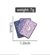 Load image into Gallery viewer, Pins / Badge - Tarot Card Spread