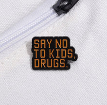 Load image into Gallery viewer, Pins / Badge - « Say No To Kids, Drugs. »