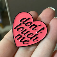 Load image into Gallery viewer, Pins / Badge - Don’t touch me - Heart