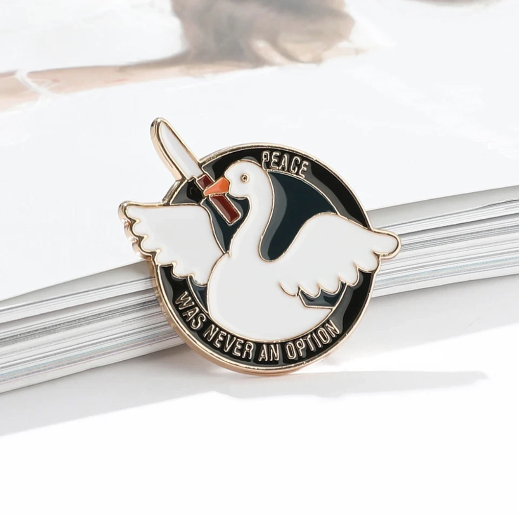 Pins / Badge - Peace Was Never An Option / Goose