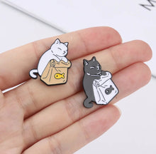 Load image into Gallery viewer, Pins / Badges - Cat with a bag of Fish
