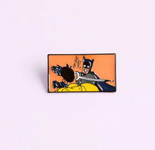 Load image into Gallery viewer, Pins / Badge - Batman Slapping Robin
