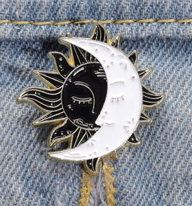 Pins / Badge - Moon & Sun / Yin & Yang