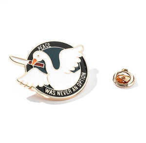 Pins / Badge - Peace Was Never An Option / Goose