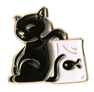 Pins / Badges - Cat with a bag of Fish