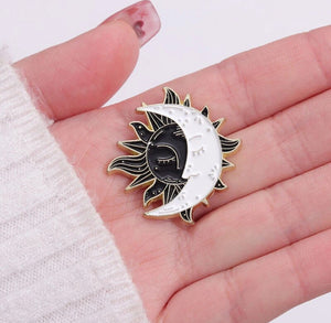 Pins / Badge - Moon & Sun / Yin & Yang