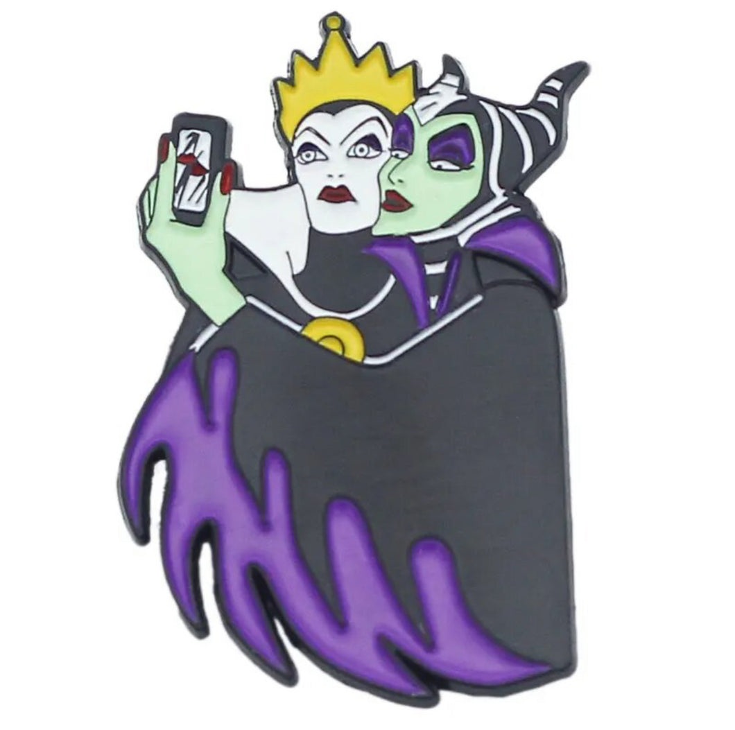Pins / Badge - Maleficient & Queen Grimhilde Selfie