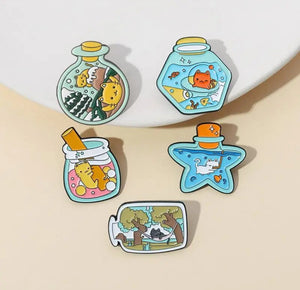 Pins / Badge - Cats in a Bottle
