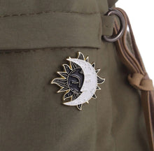 Load image into Gallery viewer, Pins / Badge - Moon &amp; Sun / Yin &amp; Yang
