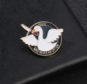 Pins / Badge - Peace Was Never An Option / Goose