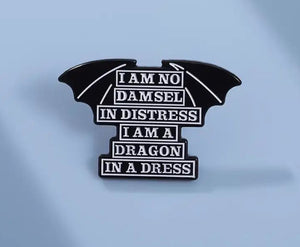 Pins / Badge - « I’m Not A Damsel In Distress, I’m a Dragon in a Dress »