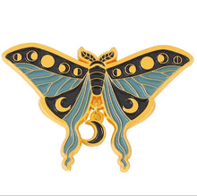 Load image into Gallery viewer, Pins / Badge - Butterfly &amp; Moth
