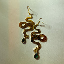 Load image into Gallery viewer, Snakes Earrings with Green Crystal

